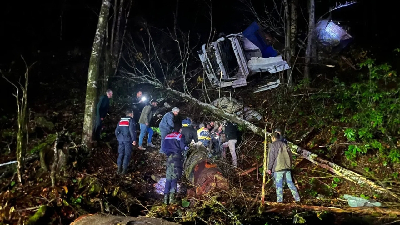 Dere yatağına devrilmişti: Kayıp TIR şoförü bulundu