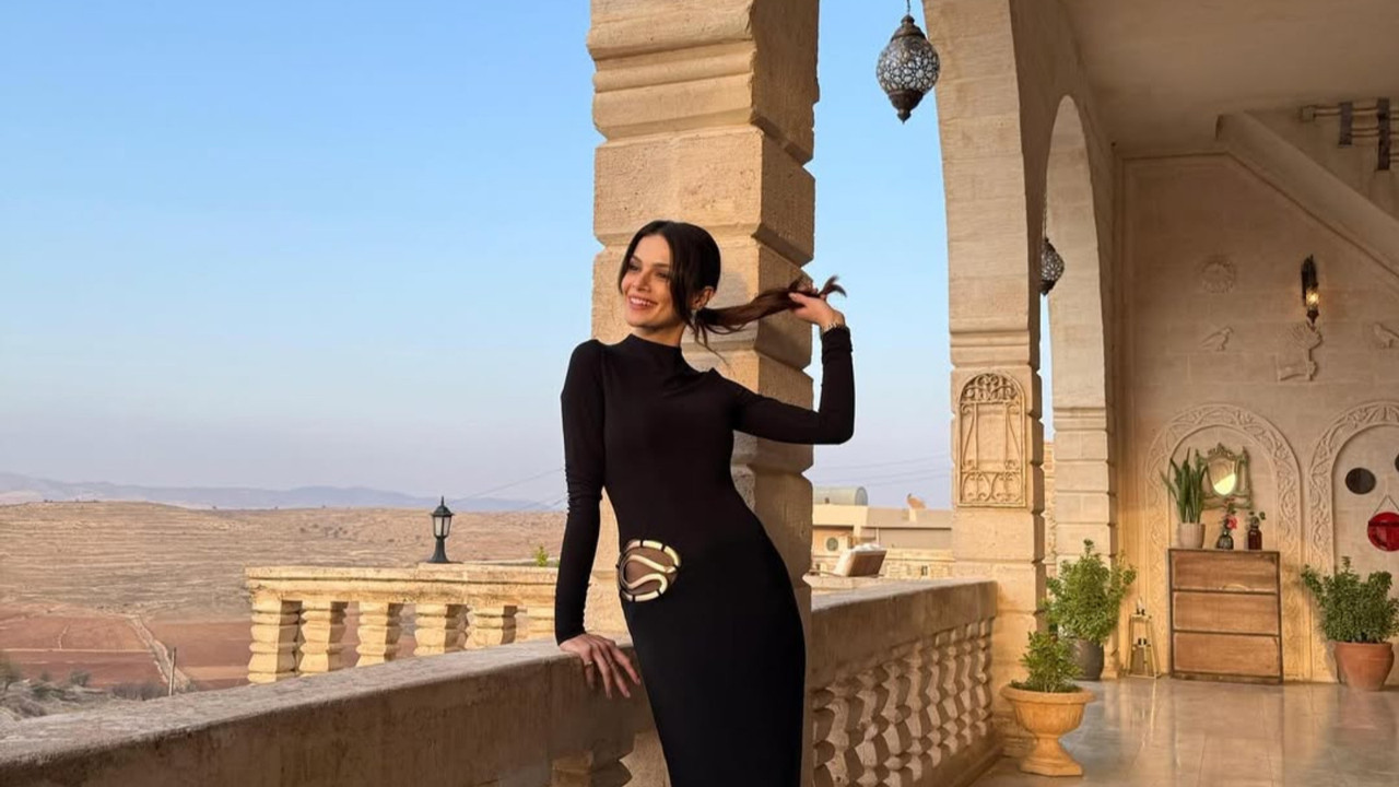 Uzak Şehir'in Alya'sı Albora Konağı'nda parladı! Sinem Ünsal siyah elbisesiyle büyüledi