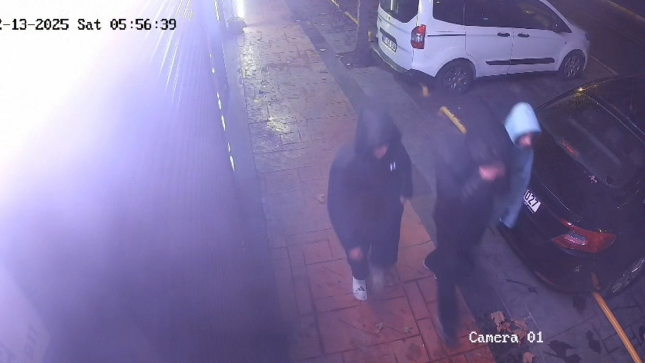 İstanbul’da dakikalar içinde 3 dükkanı soydular! Çocuklar kameraya yakalandılar