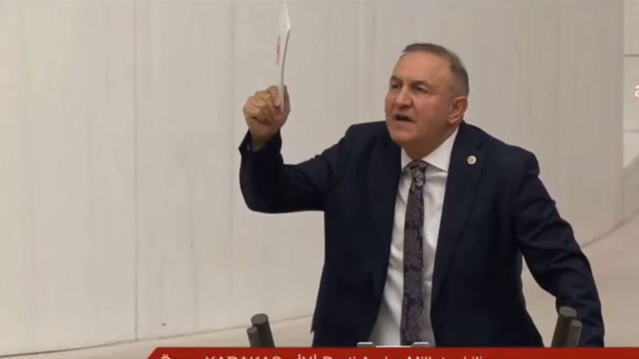İYİ Partili vekil masaya vura vura söyledi 'Öcalan bebek katili şerefsizdir...'