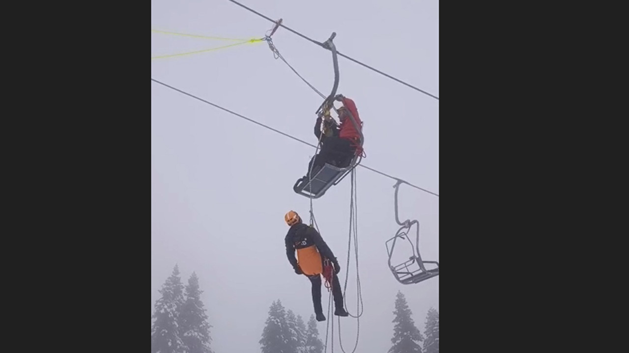 Kar altında yürekler ağza geldi! Teller üzerinde hayatta kalma mücadelesi