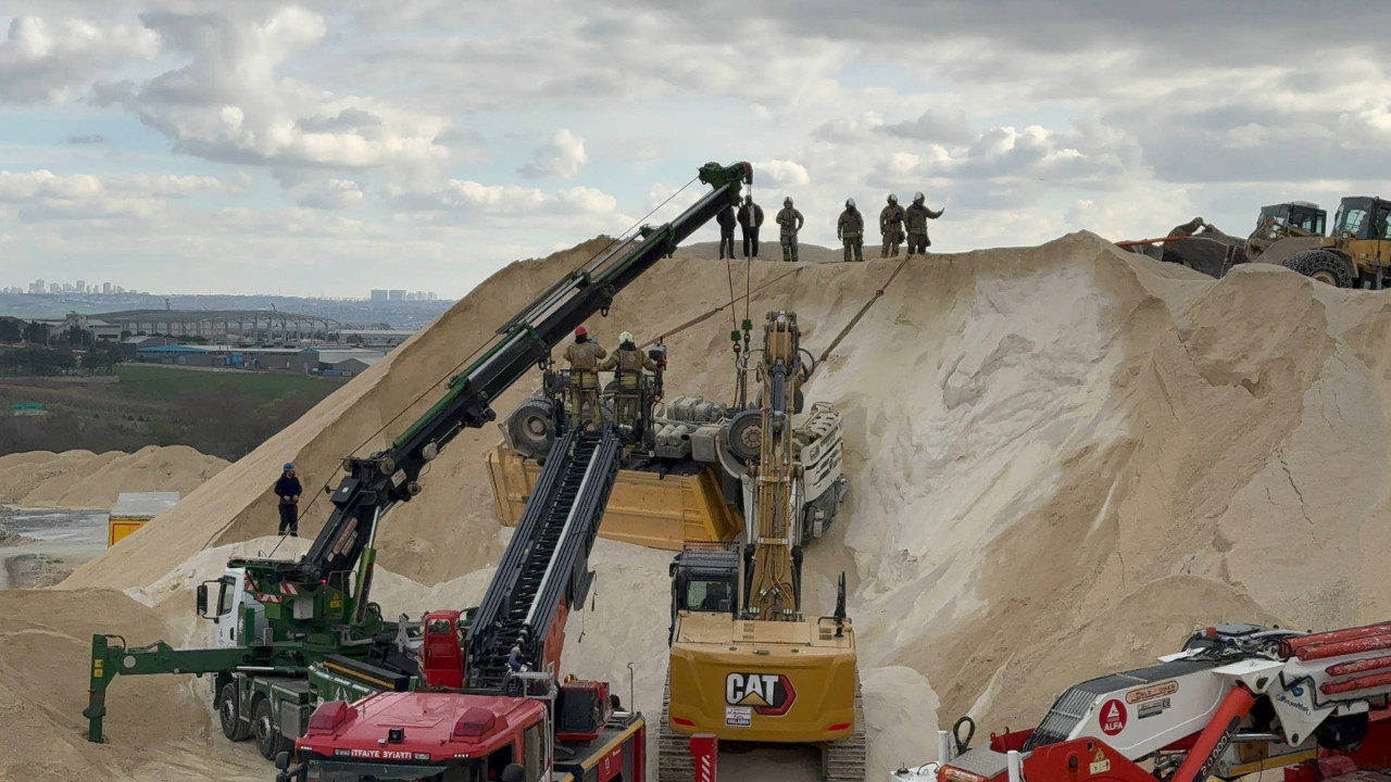 Taş ocağında hafriyat kamyonu devrildi: 1 işçi hayatını kaybetti