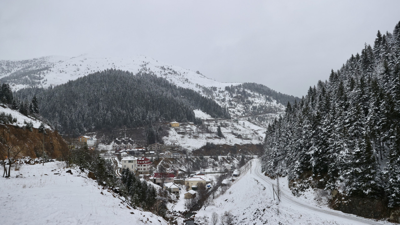 Trabzon ve çevre illere kar yağdı