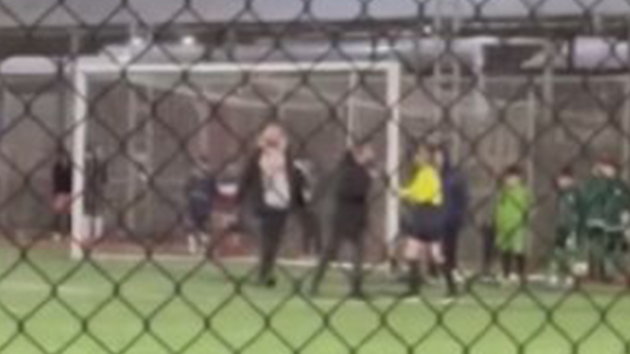 Antrenör kadın hakeme tokat attı