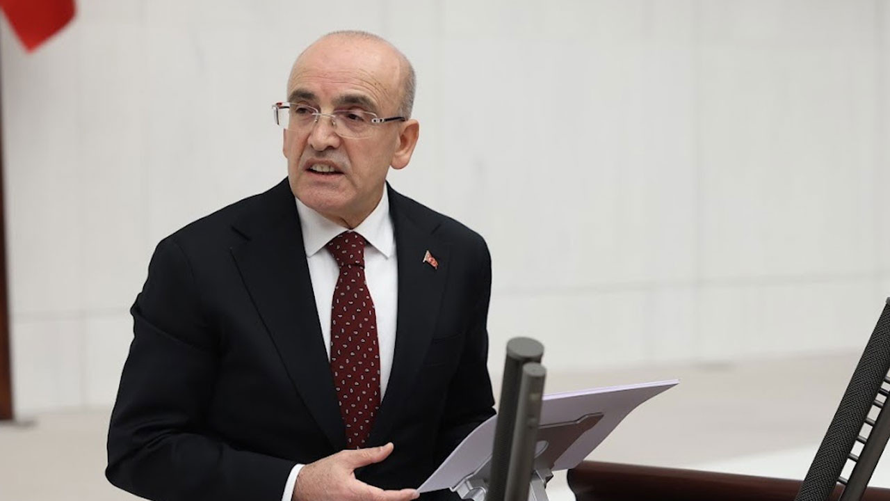 Bütçe Komisyonu'nda Bakan Şimşek'in zor anları...