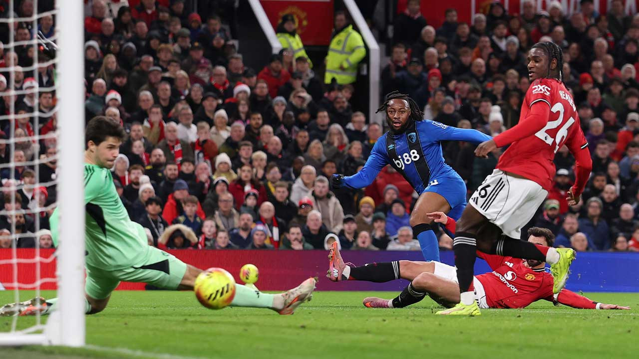 Old Trafford'da çılgın maç: 8 gollü düelloda kazanan çıkmadı