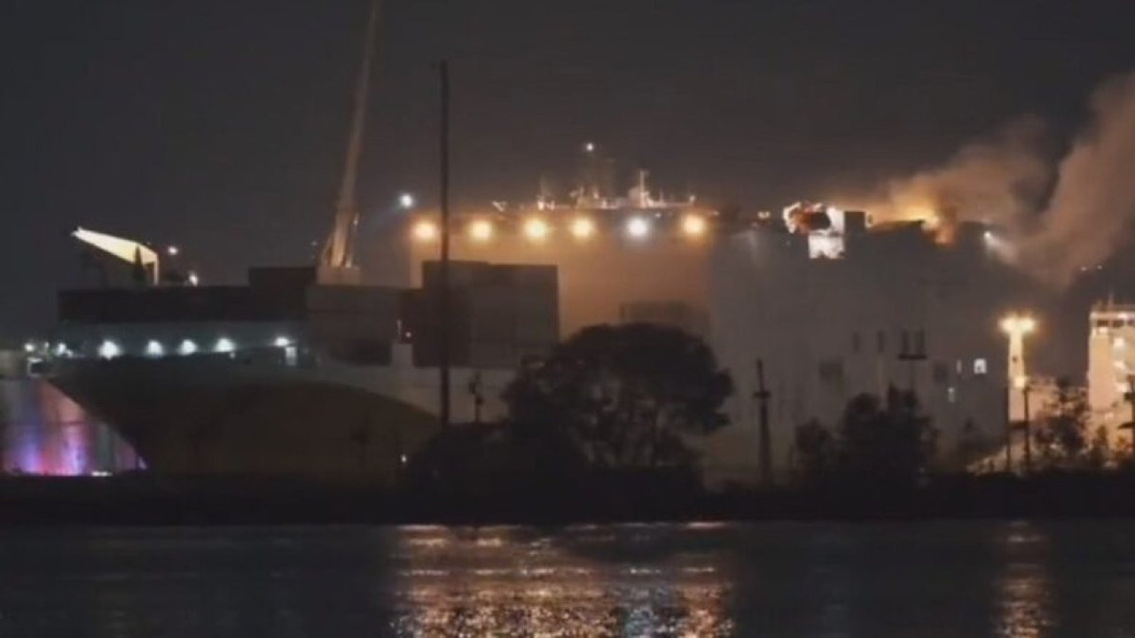 ABD'de gemide çıkan yangına müdahale eden itfaiyecilerden 2'si öldü, 5'i yaralandı