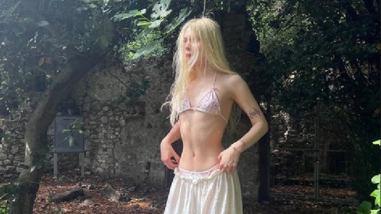 Aleyna Tilki bu kez ormanın derinliklerinden paylaştı. Çocuk havuzuna tanga ile girmesi olay olmuştu