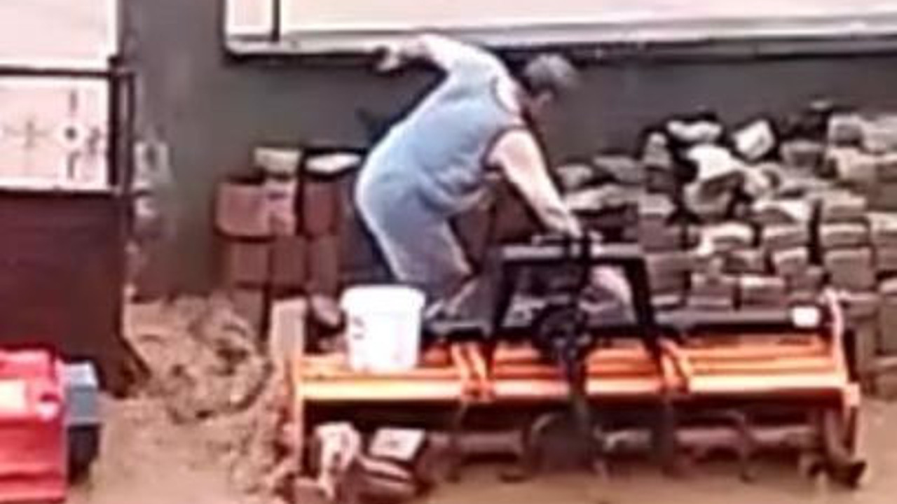 Dereler taştı ev ve bahçeleri su bastı