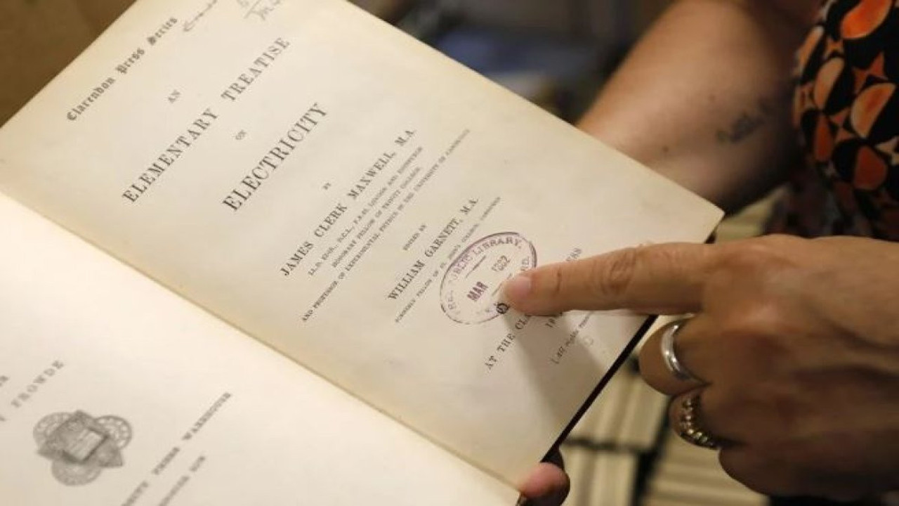 119 yıl önce ödünç alınan kitap kütüphaneye iade edildi