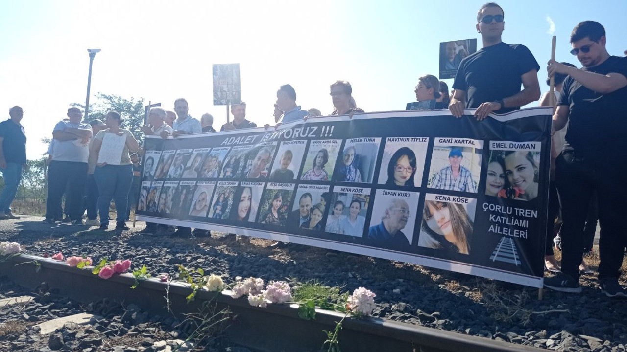 Çorlu tren faciasında yaşamını yitirenler, facianın 5’inci yılında raylar üzerinde anıldı