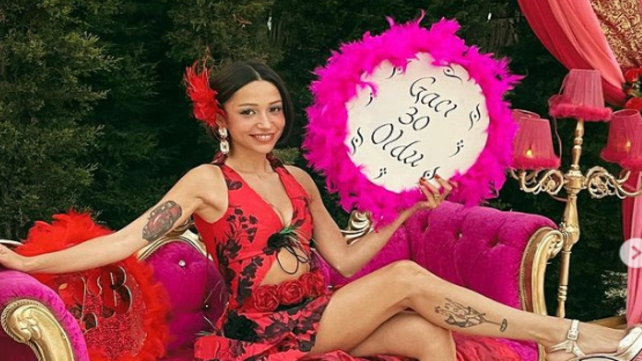 Zeynep Bastık kıvrak dansıyla büyüledi. Doğum gününü 'Roman Şenliği' yaparak kutladı