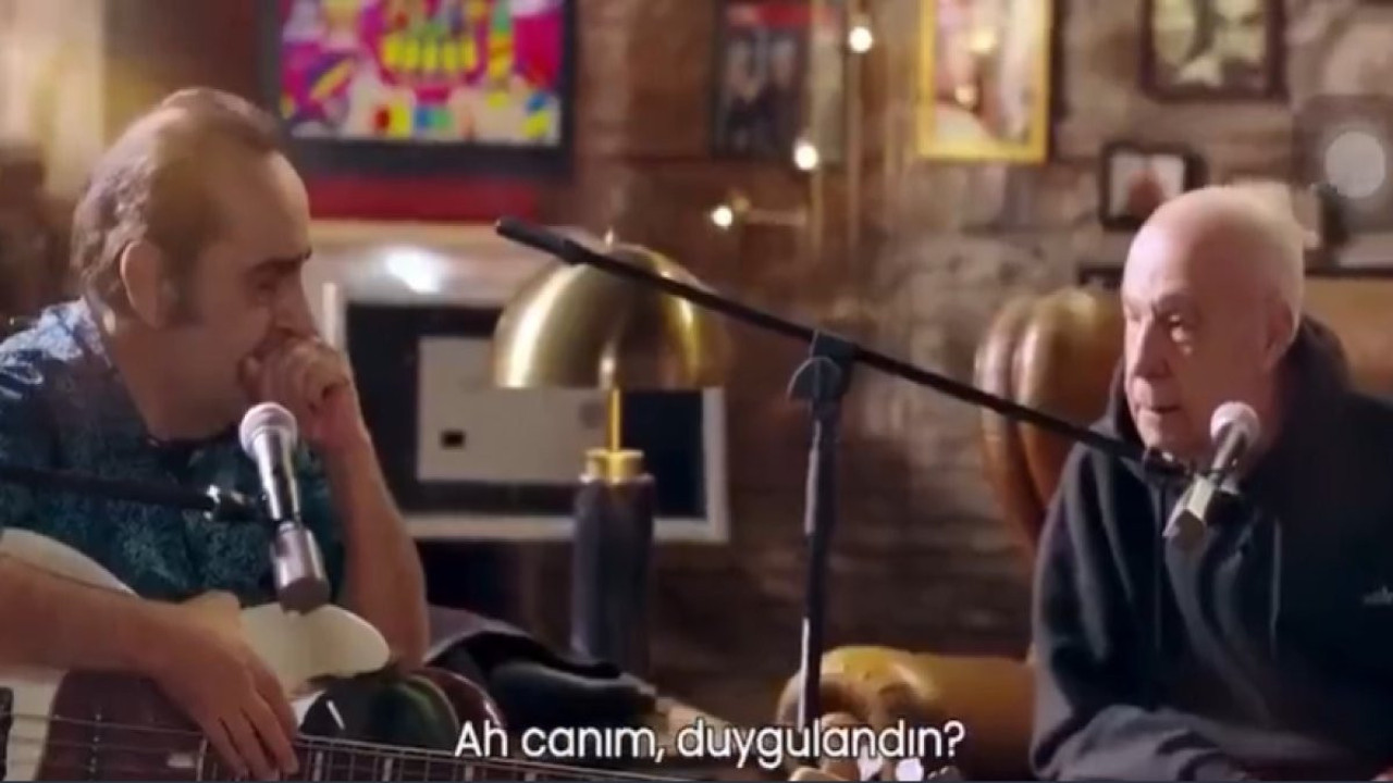 Özkan Uğur'un ağladığı duygusal anlar yeniden gündem oldu. Şarkı söylerken sanki hissetmiş