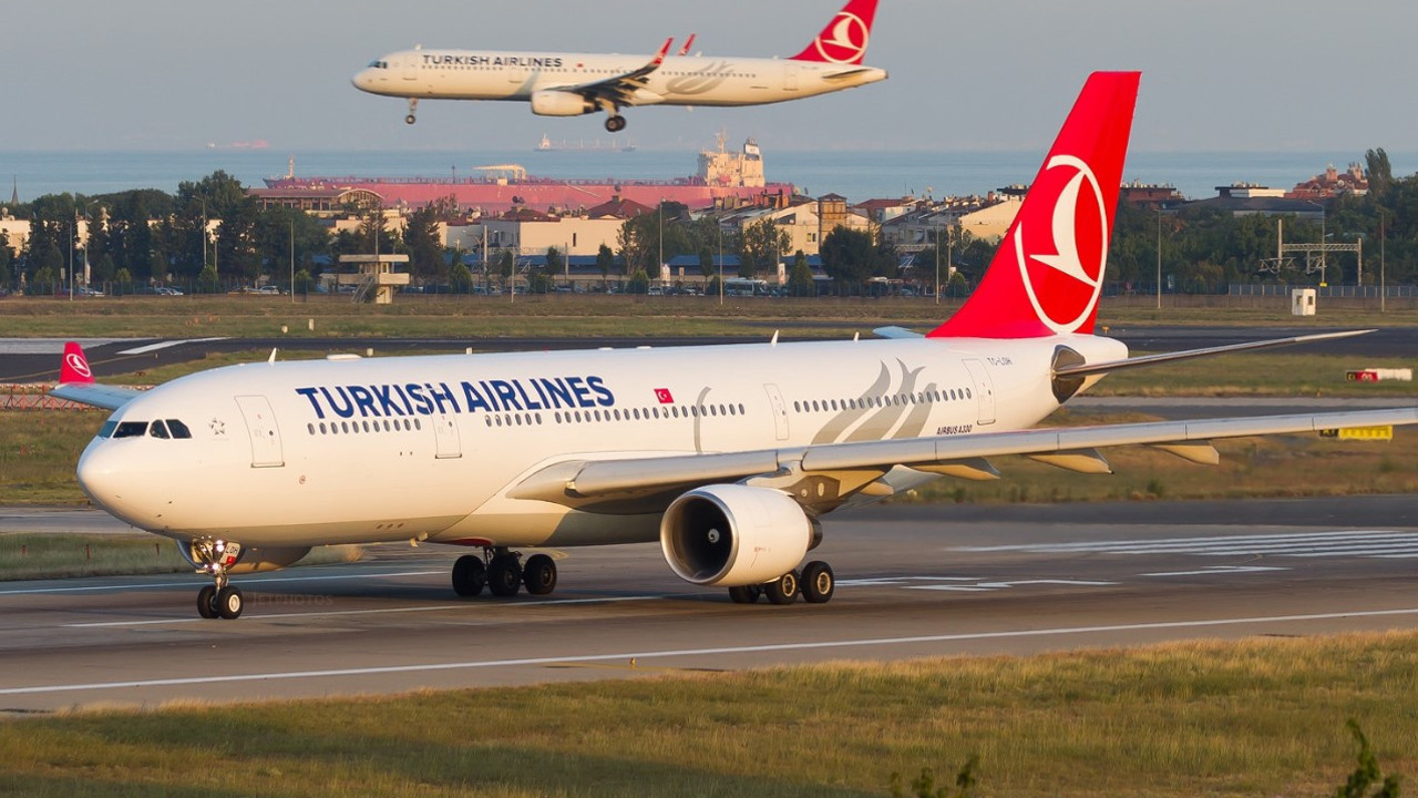 Uçağı kaçıran kadın yolcu acil durum butonunu kırdı. Pilot kuleye ‘hemen polis çağırın’ dedi