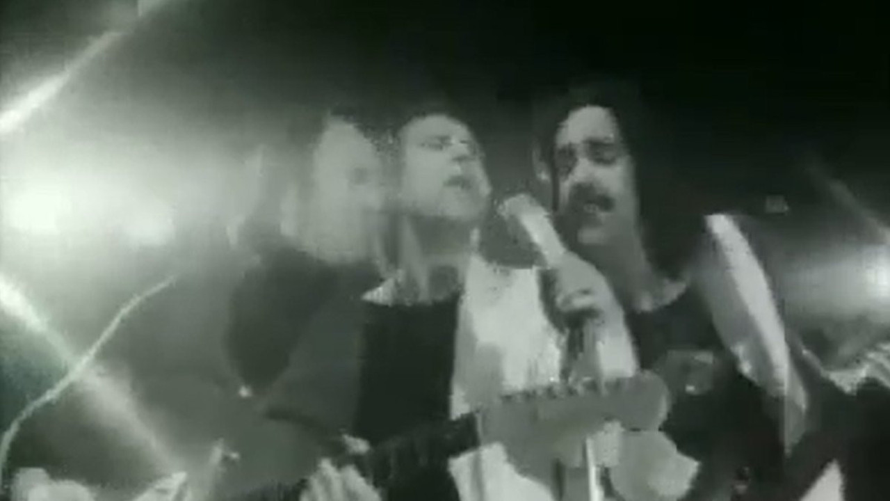 Özkan Uğur'un ilk klibi ortaya çıktı. Türkiye'de çekilen ilk klip