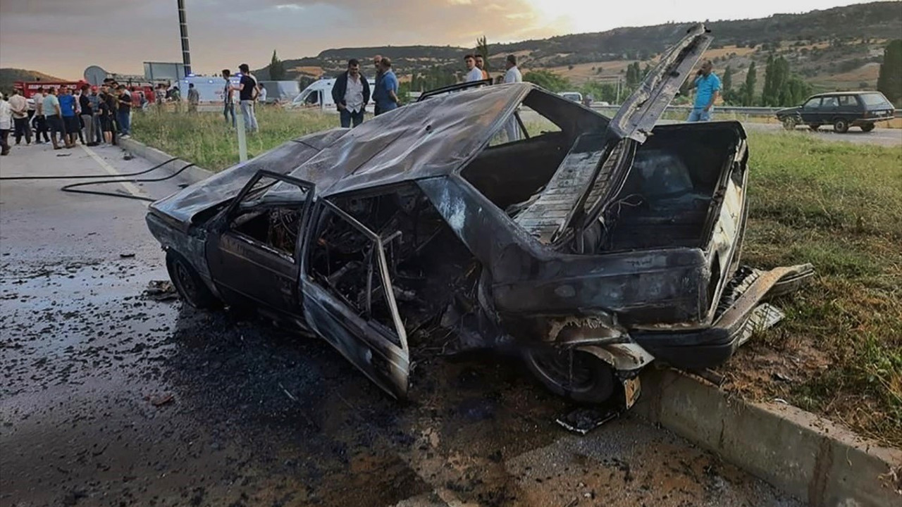 İki otomobil çarpıştı: 6 yaralı