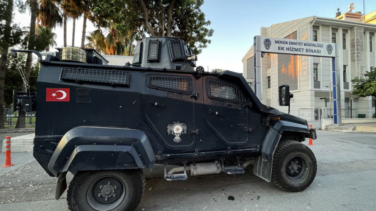 Mersin'de çeşitli suçlara karışan 74 zanlıya yönelik şafak operasyonu