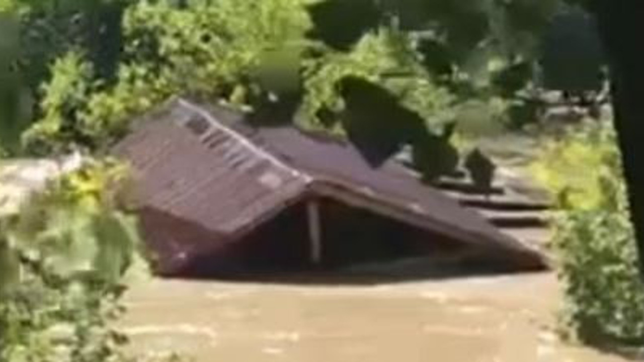 Dev yapıyı Melen Çayı yuttu