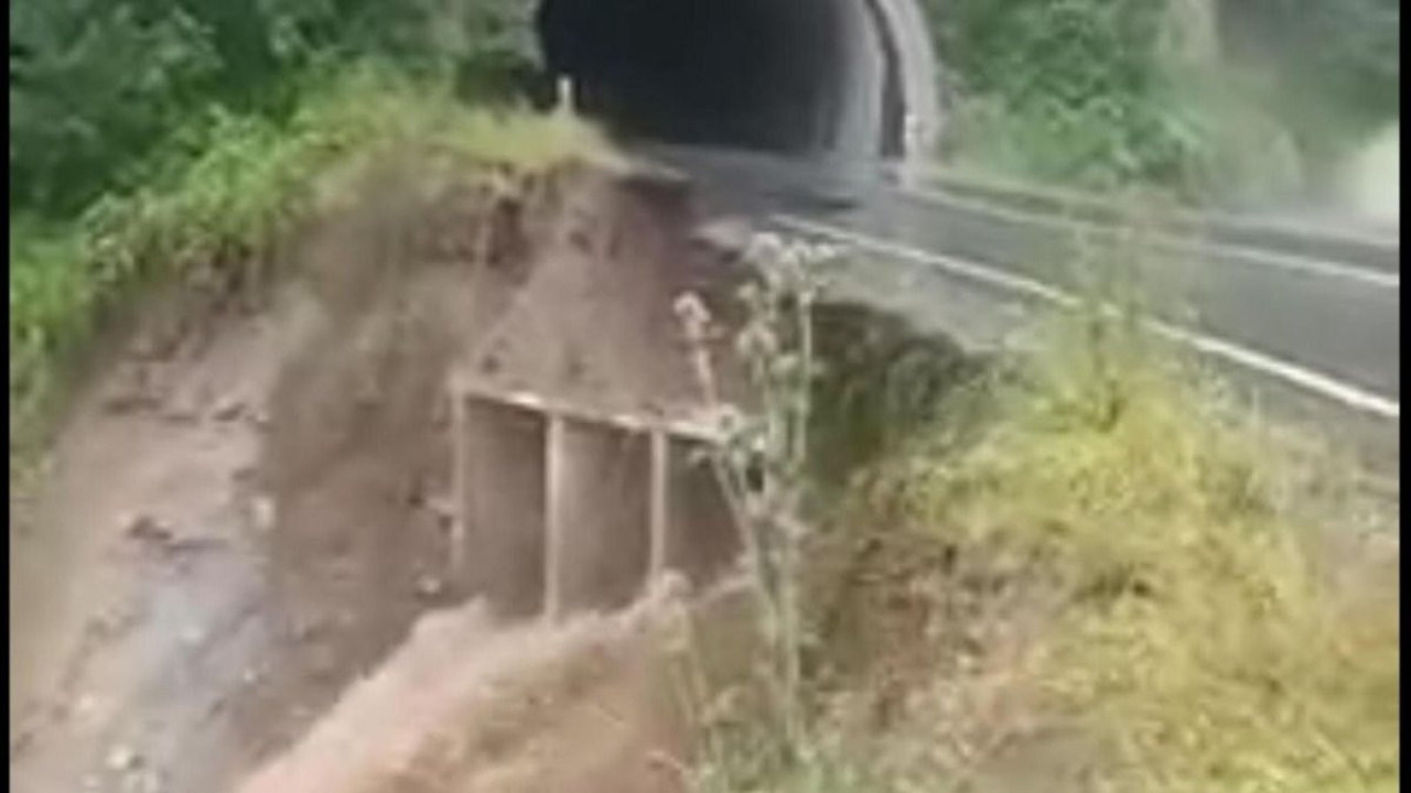 Ölüm garantili yol. Yandaş müteahhidin yaptığı yol çöktü
