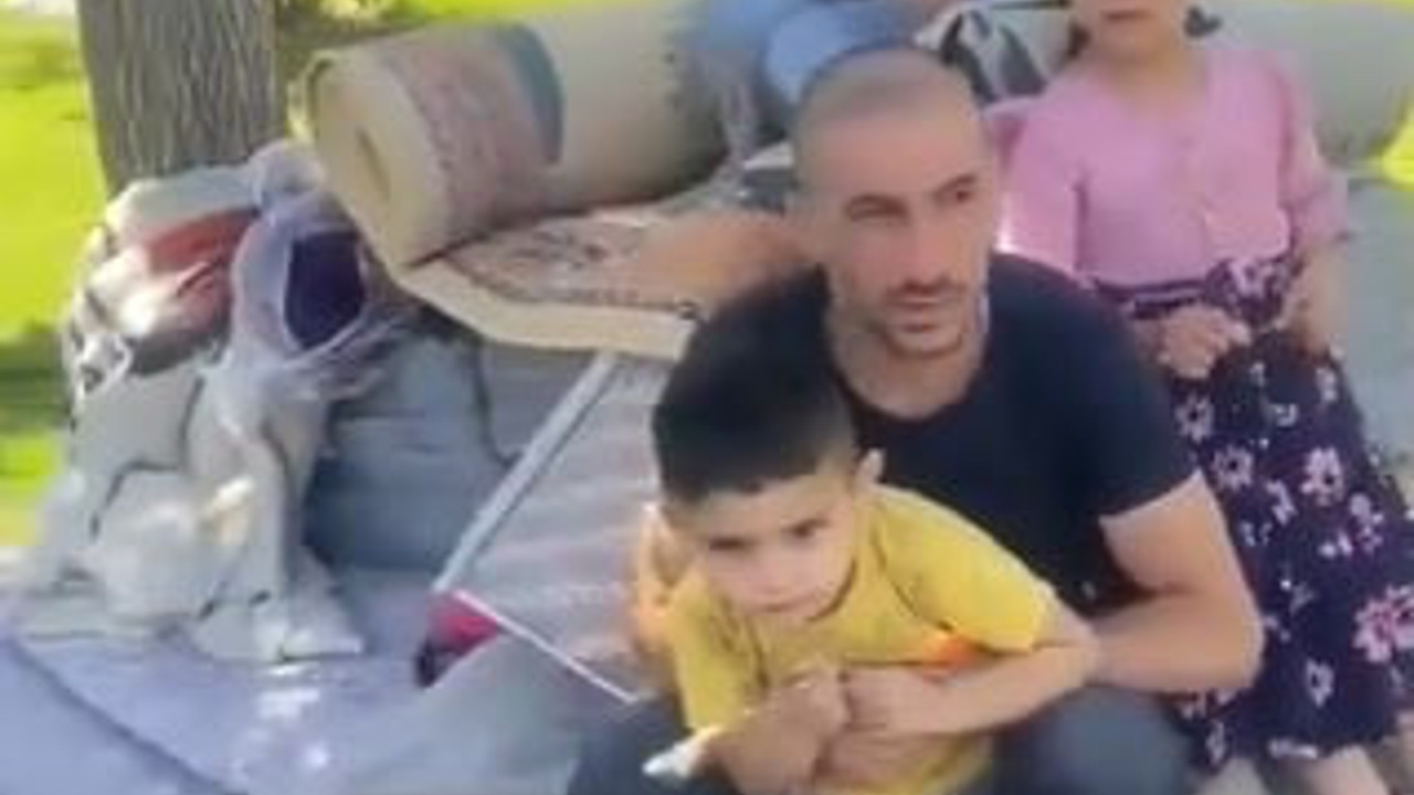 Ev sahibi eşyaları ve çocuklarıyla sokağa attı