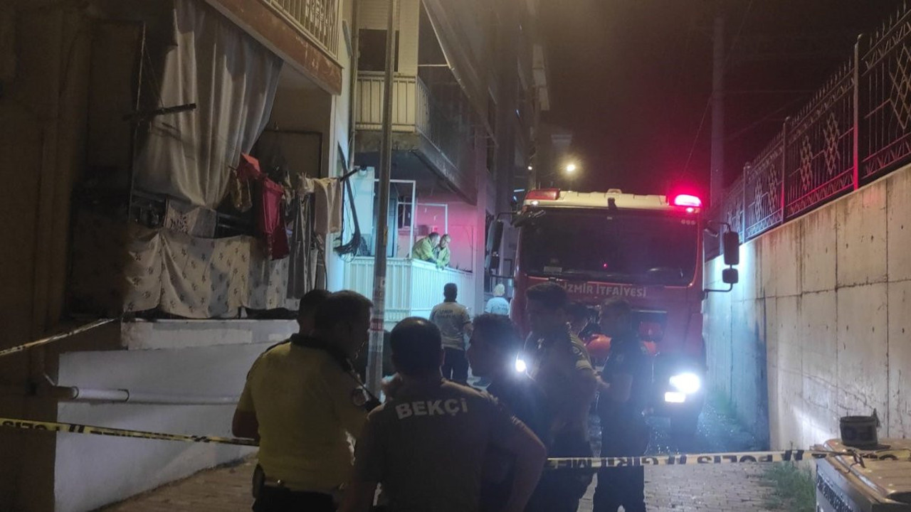 Evinde meydana gelen patlamadan korkup balkondan atladı