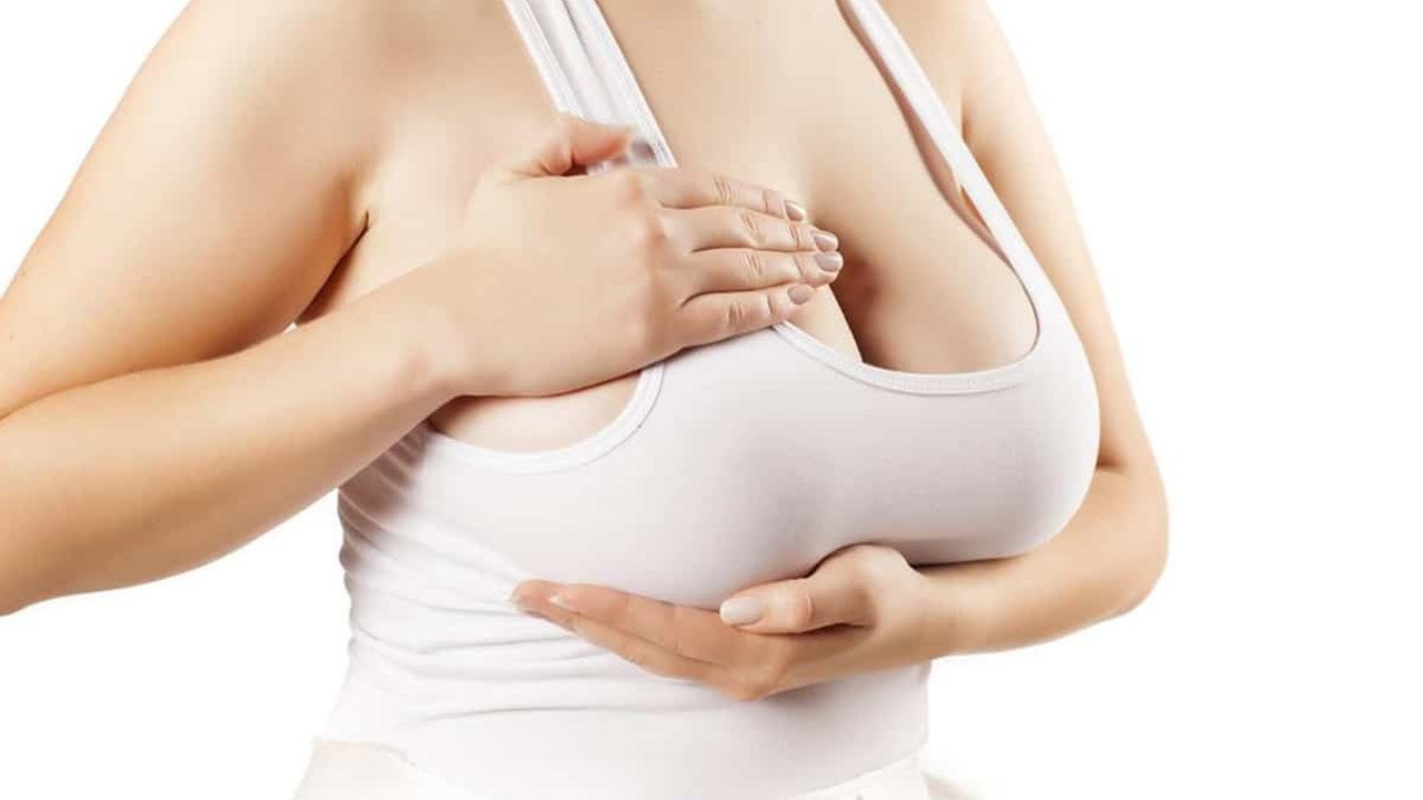 Göğüs büyüklüğünün kadınlar üzerindeki olumsuz etkileri. Ünlü estetikçi profesör açıkladı