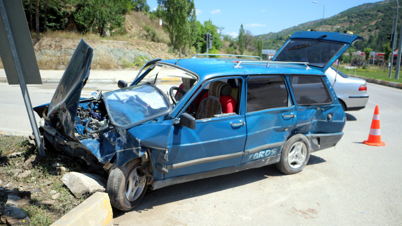 'Kırmızı ışık ihlali' kazası: 4 yaralı