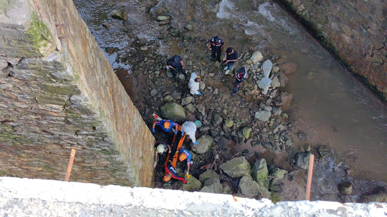 Dere yatağında gördüğü kadın cesedini cansız manken zannetti