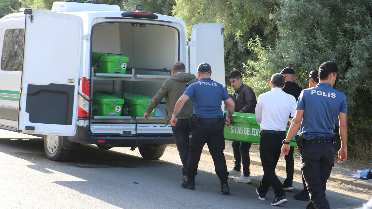 Tatilden dönen aileyi kırmızı ışık ihlali öldürdü. Bindikleri taksi mezarları oldu