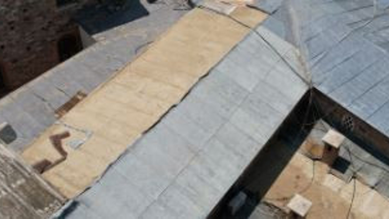 Tarihi çarşının çatısındaki kurşunlar çalındı