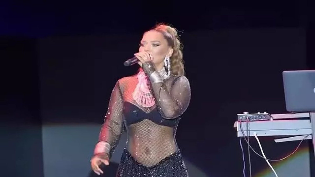 Demet Akalın'dan transparan kıyafetini eleştirenlere olay yanıt