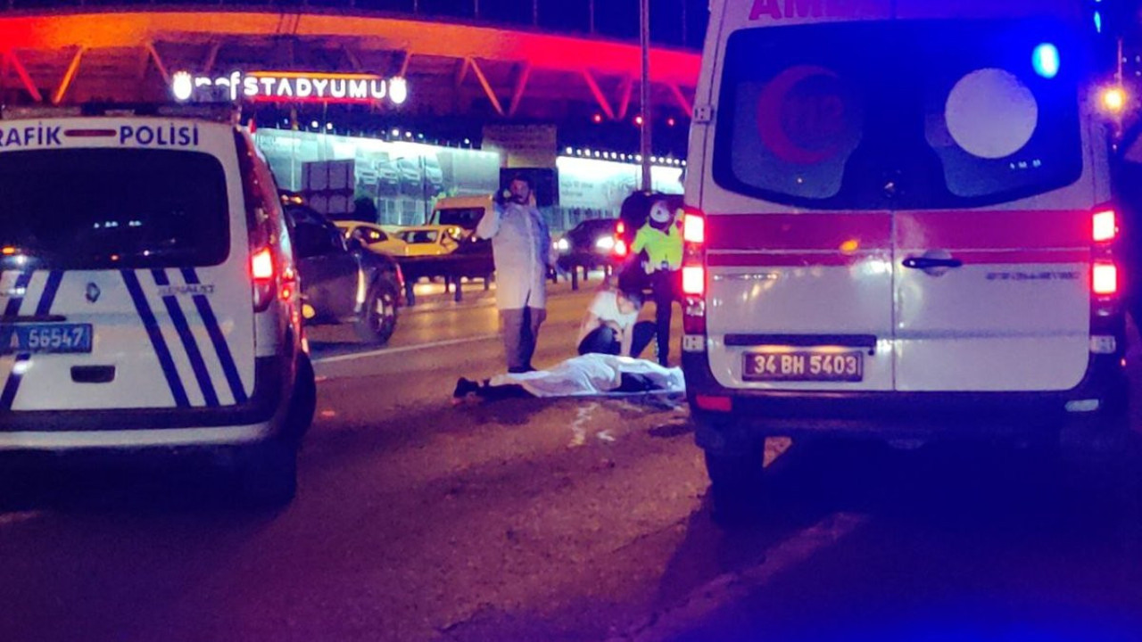 Arıza yapan otomobile çarpan motosiklet sürücüsü öldü