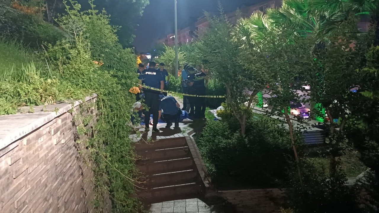 Kocaeli’de parkta erkek cesedi bulundu