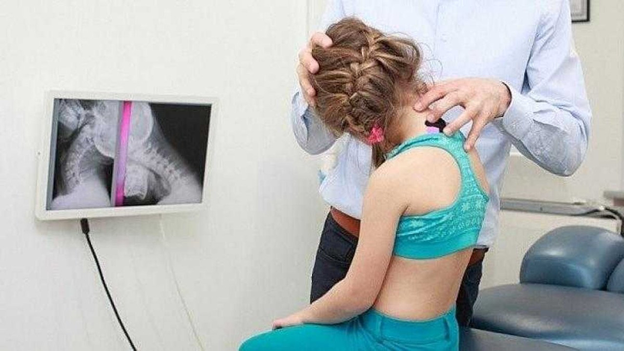 İşte çocuklardaki duruş bozukluğu için öneriler