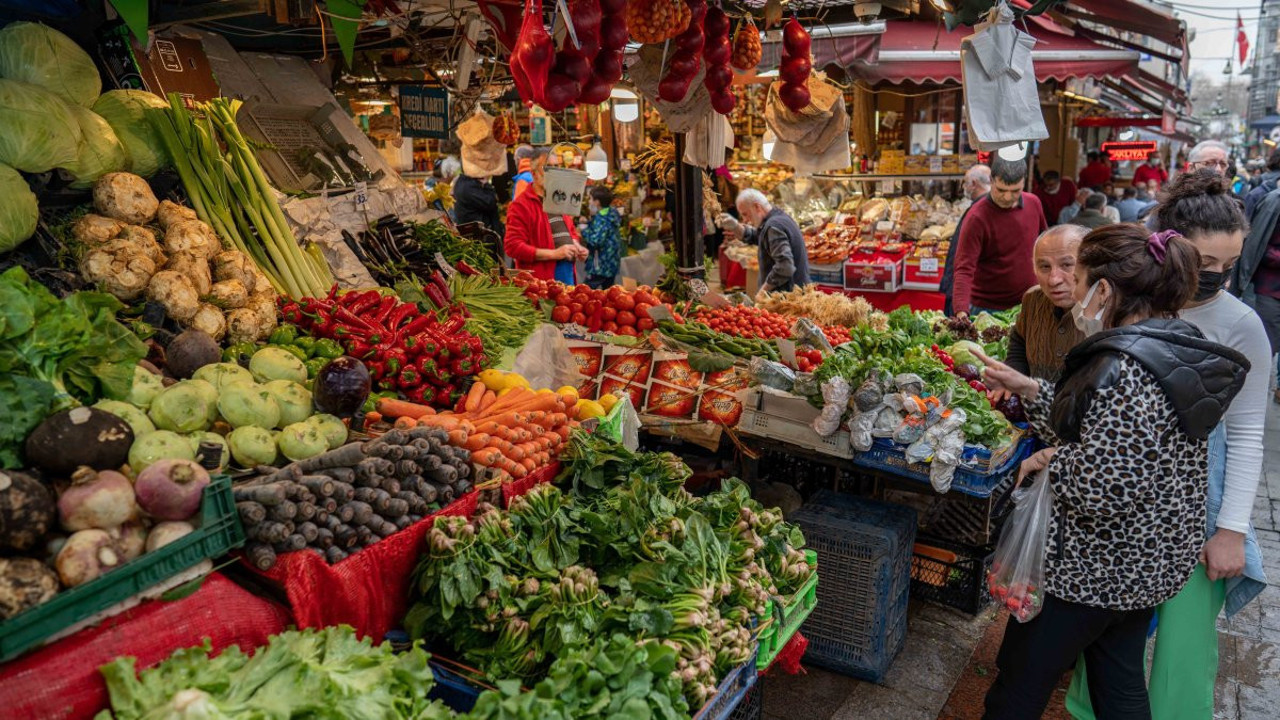Hadi emekliler gözünüz aydın bugün zam yapılmadı. ÖTV ve KDV etkisini marketlerde göreceksiniz