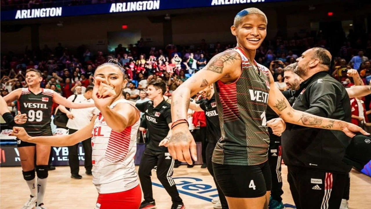 İlkin Aydın TRT muhabirini canlı yayında morarttı. Milli Takım Kaptanı Eda da Atatürk’lü Türk kadını mesajı paylaştı