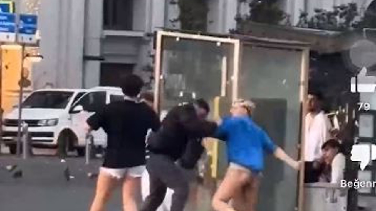 Taksim’de travestilerden sokak ortasında meydan dayağı