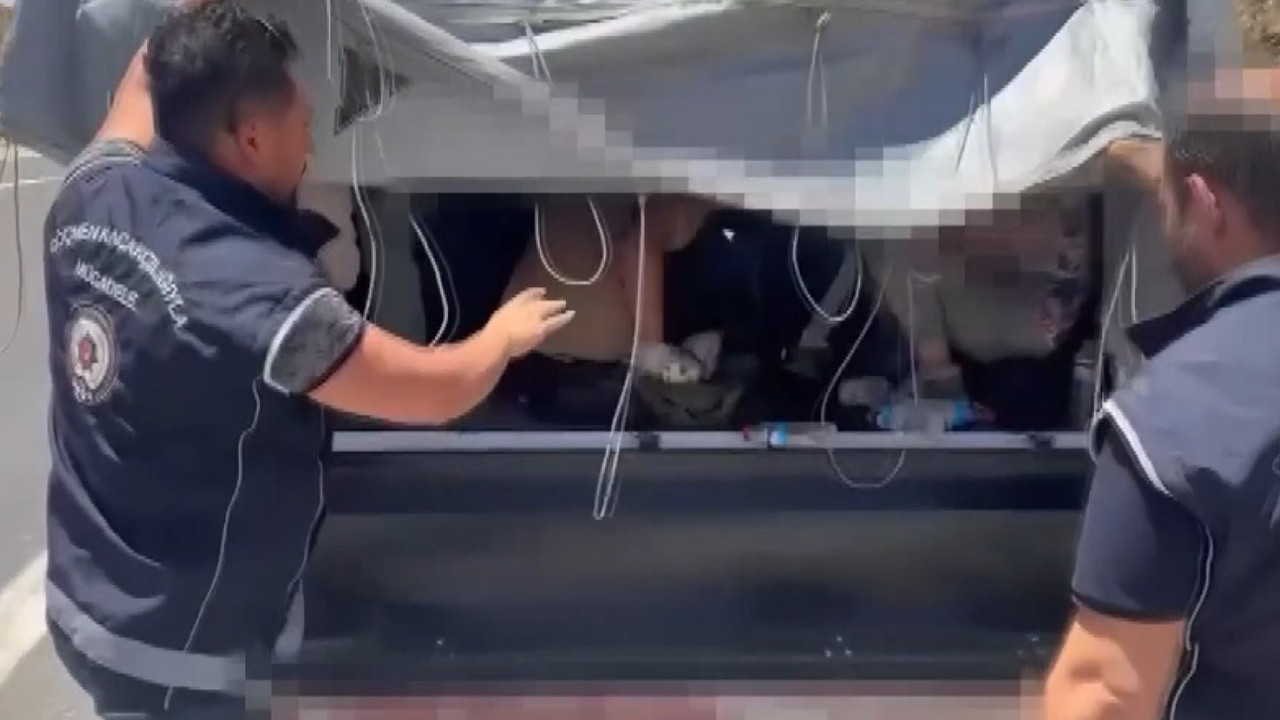 Kamyonetin kasasını açan polisler şok oldu. Saya saya bitiremedi