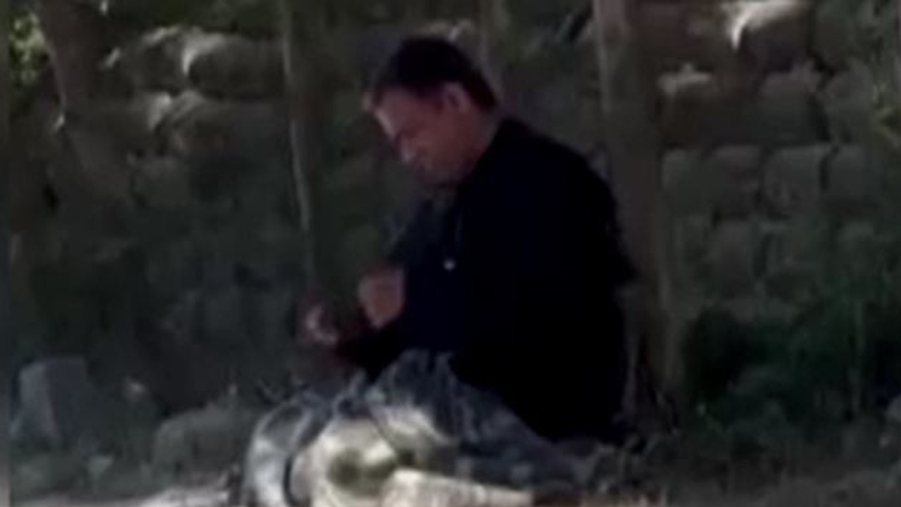 Adam kaldırımda 2 dakikada kadın oldu