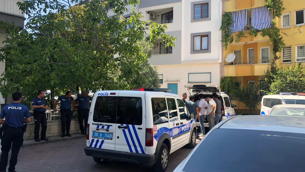 Sevgilisini sırtından bıçakladı