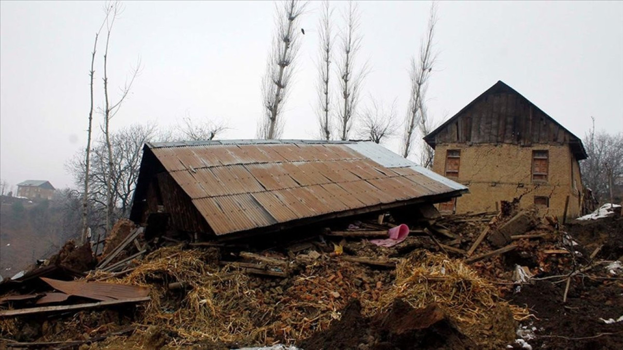 Hindistan'da toprak kayması nedeniyle 10 kişi öldü