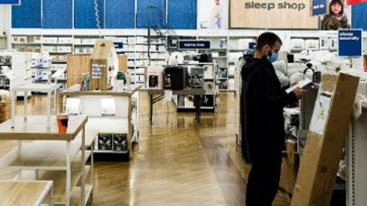 Dünyaca ünlü giyim devi iflas etti. Tüm mağazalarını bu ay kapatıyor