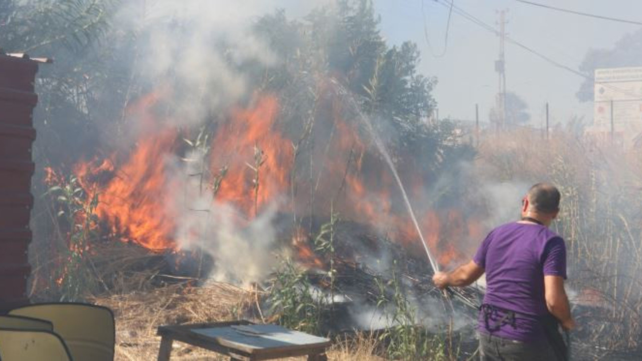 Alevlere hortumlu müdahale. Çadırları kurtardılar