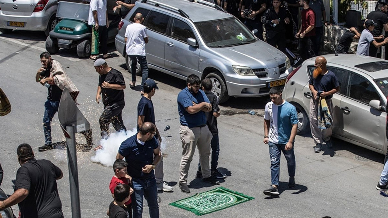 İsrail polisi Doğu Kudüs'teki cuma namazına müdahale etti