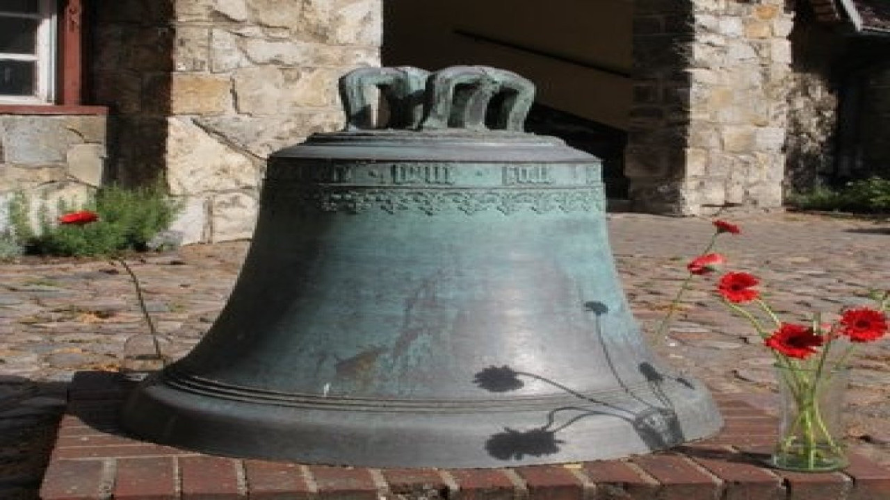 Almanya’da 500 kiloluk tarihi çan çalındı