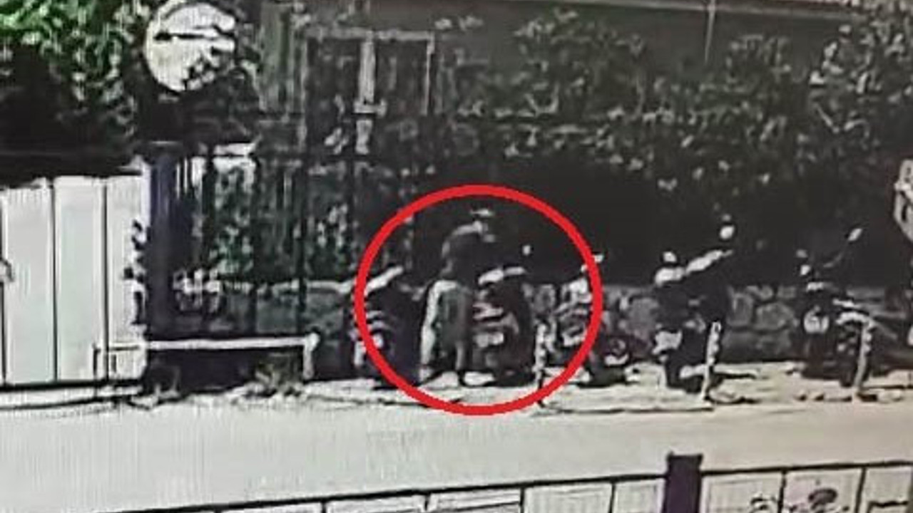 Motosiklet hırsızlığı güvenlik kamerasında