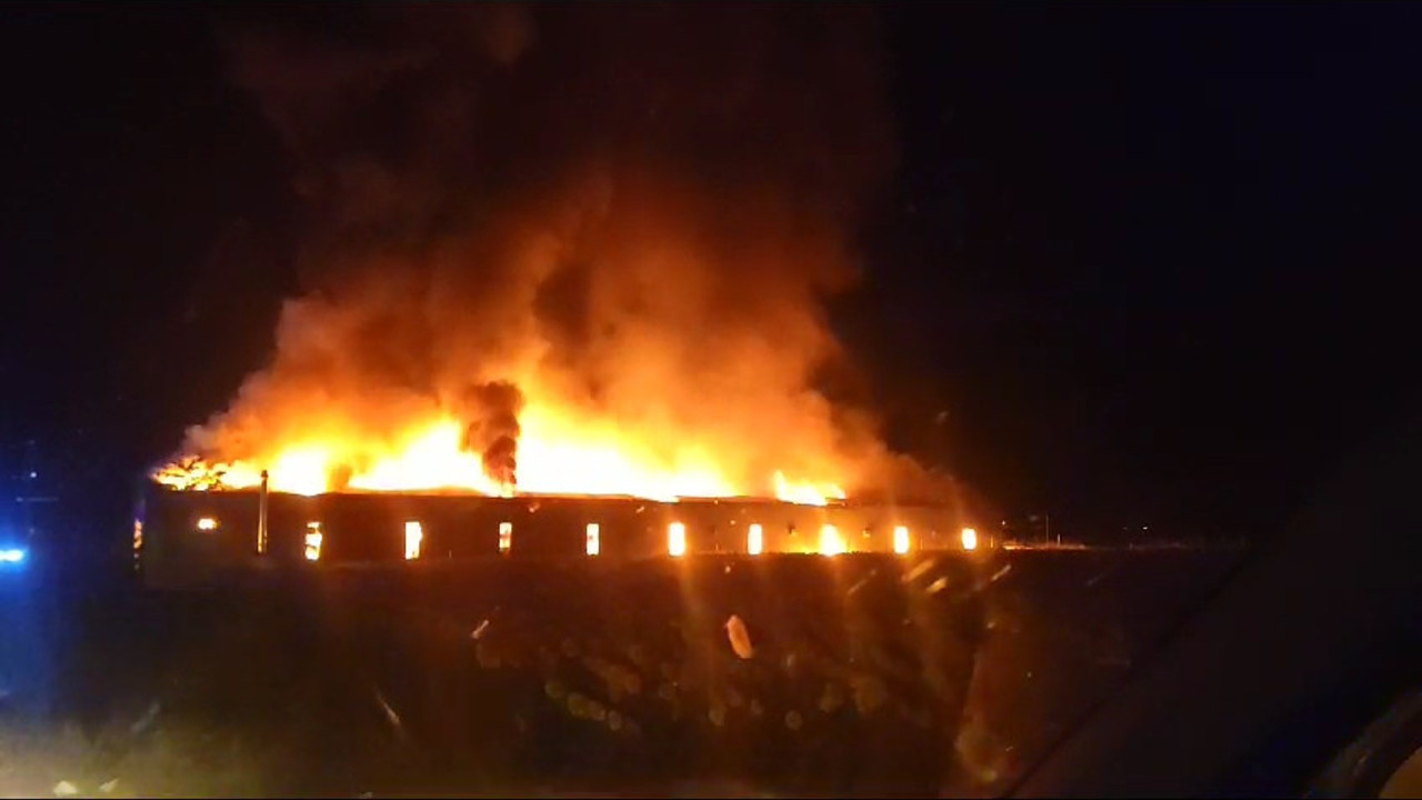 Plastik fabrikasında yangın büyük hasara yol açtı