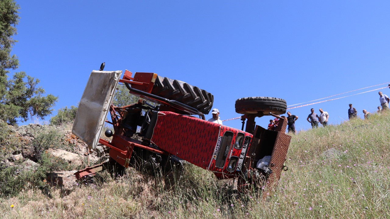 Erzurum'da tarlada traktör devrildi: 1 ölü