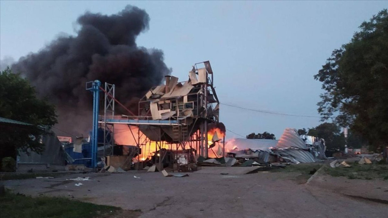 Rusya Tuna Nehri'ndeki liman altyapısını vurdu