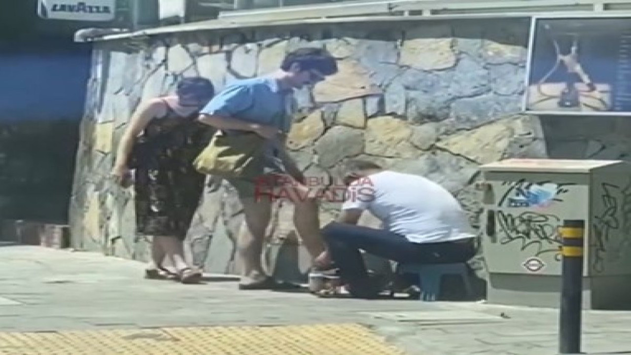 Ayakkabı boyacısından turistlere 'fırçalı' tuzak